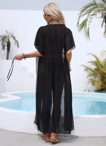 Vue arrière du long cardigan de plage noir en mousseline avec détails en dentelle