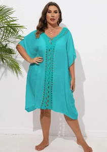 Détails de la dentelle au crochet bleu sarcelle et col en V profond du cache-maillot
