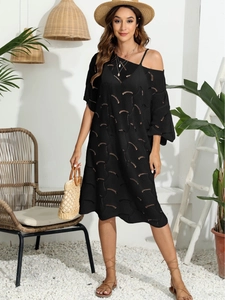 Schwarzes schulterfreies Häkelkleid für Damen mit asymmetrischem Ausschnitt und Lochmuster