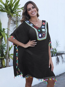 Kaftan de plage noir pour femme avec broderies colorées et pompons pour les vacances