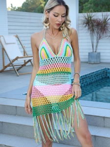 Robe de plage bohème au crochet coloré avec maille évidée et ourlet à franges
