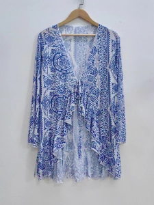 Damen Strand-Strickjacke mit blauem Paisley-Muster, Rüschen und Bindebändern