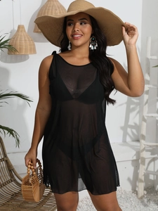 Nahaufnahme eines schwarzen, ärmellosen Strand-Cover-ups aus Mesh mit Holzperlen-Tasche