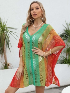 Robe de plage au crochet arc-en-ciel avec motif ajouré et dégradé de couleurs