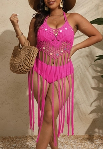 Détail du cache-maillot crochet rose fuchsia avec sequins et longues franges