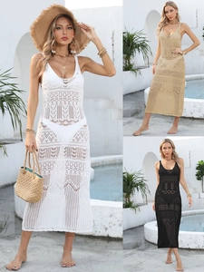 Détails de maille au crochet sur des robes de plage longues sans manches en blanc, beige et noir