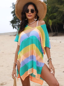 Robe de plage au crochet à rayures colorées avec col en V et fentes sur les côtés