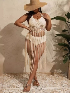Robe de plage crochetée bohème blanc cassé avec de longues franges et paillettes