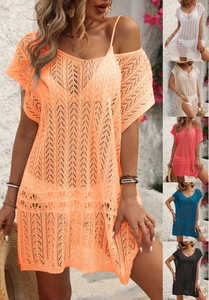 Détail de la tunique de plage au crochet avec col en V et fente latérale haute