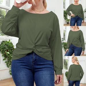 Détail du haut manches longues vert olive grande taille avec nœud torsadé à la taille et col bateau