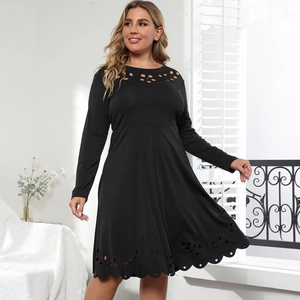 Damen Übergröße Kleid in Schwarz mit lasergeschnittenen Blumenmustern und A-Linien-Schnitt