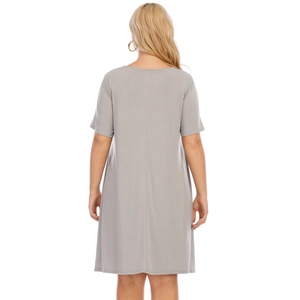 Robe ligne A grise minimaliste pour femme avec manches courtes et coupe ample