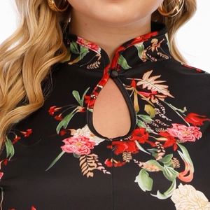 Zweiteiliges Set mit Blumenmuster, Keyhole-Ausschnitt und Stehkragen im Qipao-Stil