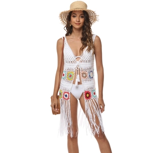 Cache-maillot de plage en crochet blanc bohème avec motifs floraux et longues franges