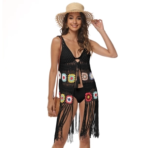 Cache-maillot de plage au crochet noir bohème avec motifs floraux et longues franges