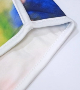 Détail de la couture renforcée sur le short de sport à cordon coulissant tie-dye
