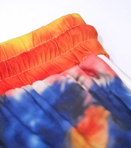 Short décontracté tie-dye avec taille élastique à cordon et détails de couture