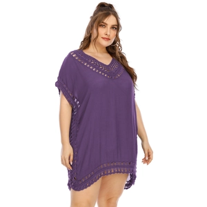 Detail of purple beach dress with V-neckline and intricate crochet lace hollow-out patterns