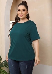 Plus size σκούρο πράσινο μπλουζάκι με κοντά μανίκια, στρογγυλή λαιμόκοψη και άνετη γραμμή