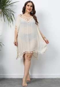 Robe de plage beige en crochet grande taille avec pompons et dos nu sexy à fente