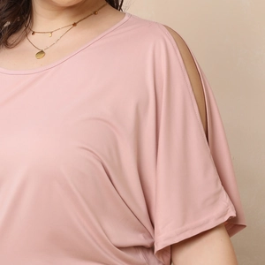Detail of cold shoulder design on dusty pink batwing sleeve top with metal necklace