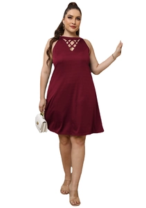 Abito bordeaux taglie forti senza maniche con scollo a intaglio e silhouette a trapezio