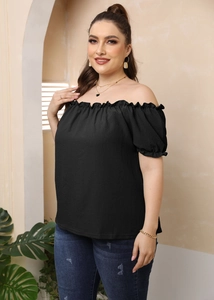 T-shirt noir chic à épaules dénudées pour femmes avec volants et tissu en mousseline