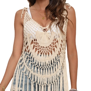 Gilet en crochet bohème crème avec ourlet à franges et motifs en maille ajourée