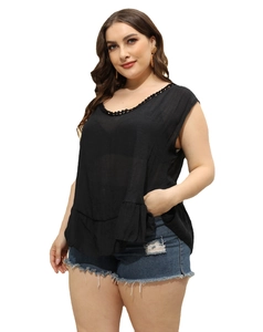 Top nero senza maniche taglie forti con pizzo all'uncinetto e orlo a balze per un look casual