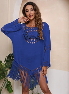 Dunkelblaues Boho-Strandkleid mit Häkelspitze, Fransen am Saum und ausgestellten Ärmeln