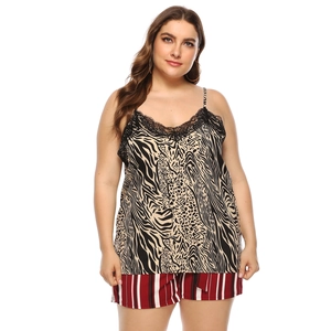 Ensemble pyjama grande taille avec camisole zèbre en dentelle et short rayé