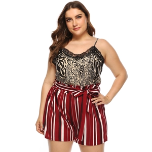 Ensemble deux pièces grande taille avec caraco imprimé animalier et short rayé pour femme