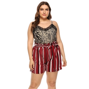 Ensemble pyjama grande taille avec haut léopard en dentelle et short rayé rouge