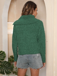 Vue arrière de la veste sherpa vert foncé pour femme montrant la matière texturée