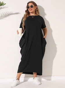 Detail of plus size black maxi dress featuring functional side pockets and loose fit