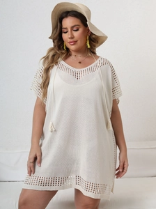 Robe de plage grande taille en crochet blanc crème avec col en V et détails ajourés