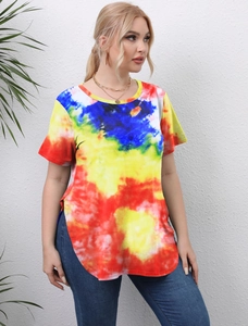 Women's plus size tie dye short sleeve t-shirt with crew neck and curved hem for casual wear