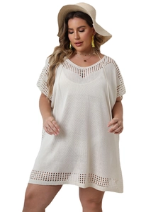 Robe de plage grande taille blanche au crochet avec col V et motifs ajourés