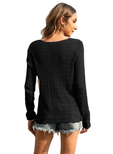 Haut élégant en maille crochetée noire à manches longues et bords festonnés
