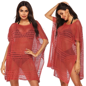 Robe de plage au crochet rouge brique avec ourlet asymétrique et motif ajouré chic