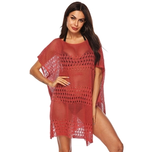 Robe de plage au crochet rouge rouille avec maille ajourée géométrique et manches chauve-souris