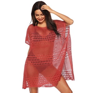 Détail du cache-maillot de plage en maille ajourée crochetée de couleur orange brûlé