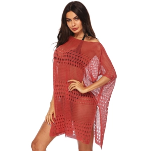 Robe de plage au tricot ajouré avec manches chauve-souris et motifs géométriques