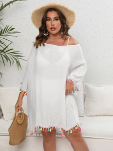 Robe de plage blanche à épaules dénudées avec franges de pompons colorés pour femmes