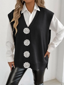 Women's V-neck knit vest with white 3D flower appliques and side split design