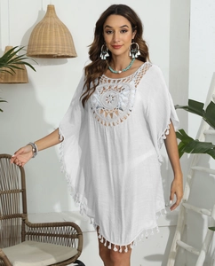 Vue détaillée du paréo en crochet blanc avec ourlet à franges et motif de soleil