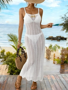 Robe de plage blanche en crochet ajouré avec boucle papillon pour les vacances d'été