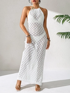 Robe longue blanche au crochet à licou avec motif ajouré et décoration étoile de mer dorée