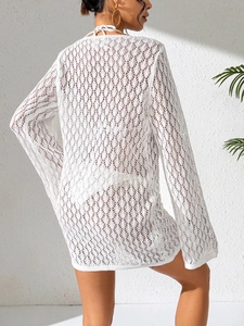 Mini abito da spiaggia bianco in crochet traforato con elegante design senza schiena