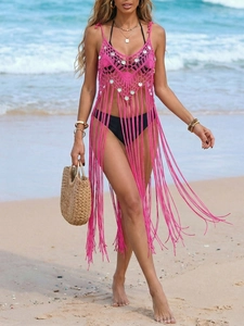 Détail du cache-maillot rose fuchsia crocheté main avec paillettes et longues franges